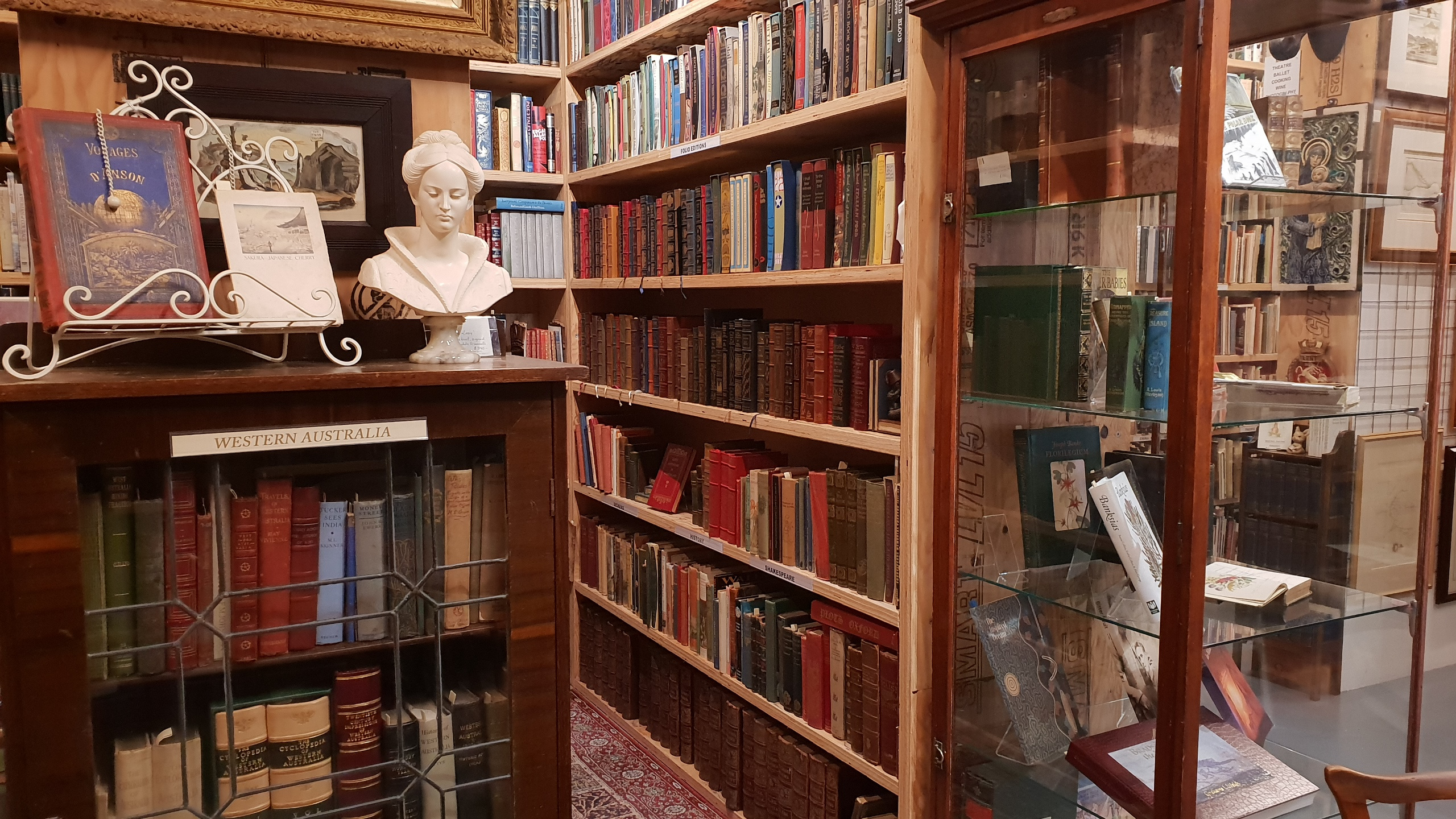 Muir Books - Robert Muir Old and Rare Books shop photo